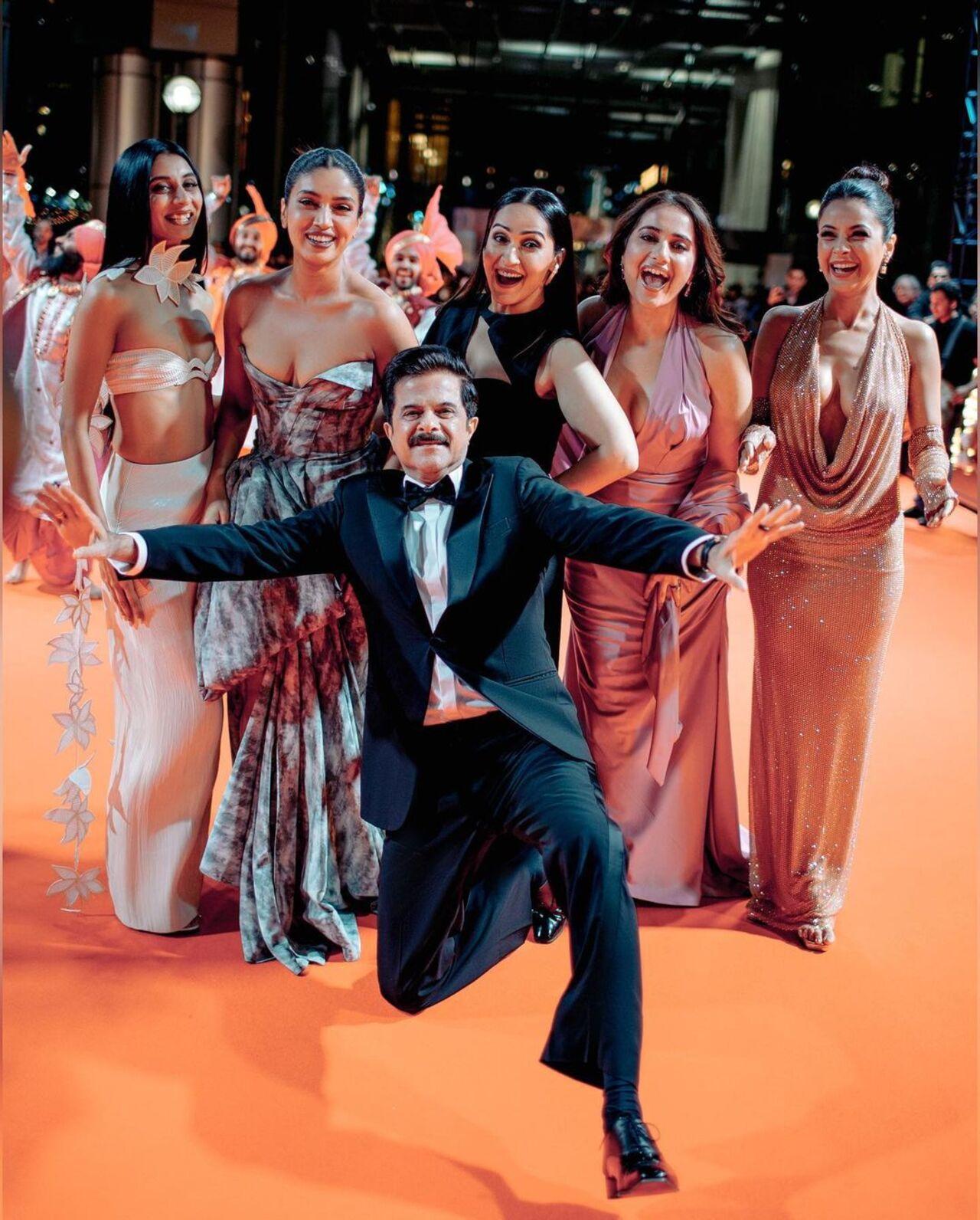 Bhumi, Shehnaaz, Kusha, Dolly and Shibani's picture was adorably photobombed by Anil Kapoor who struck a fun pose